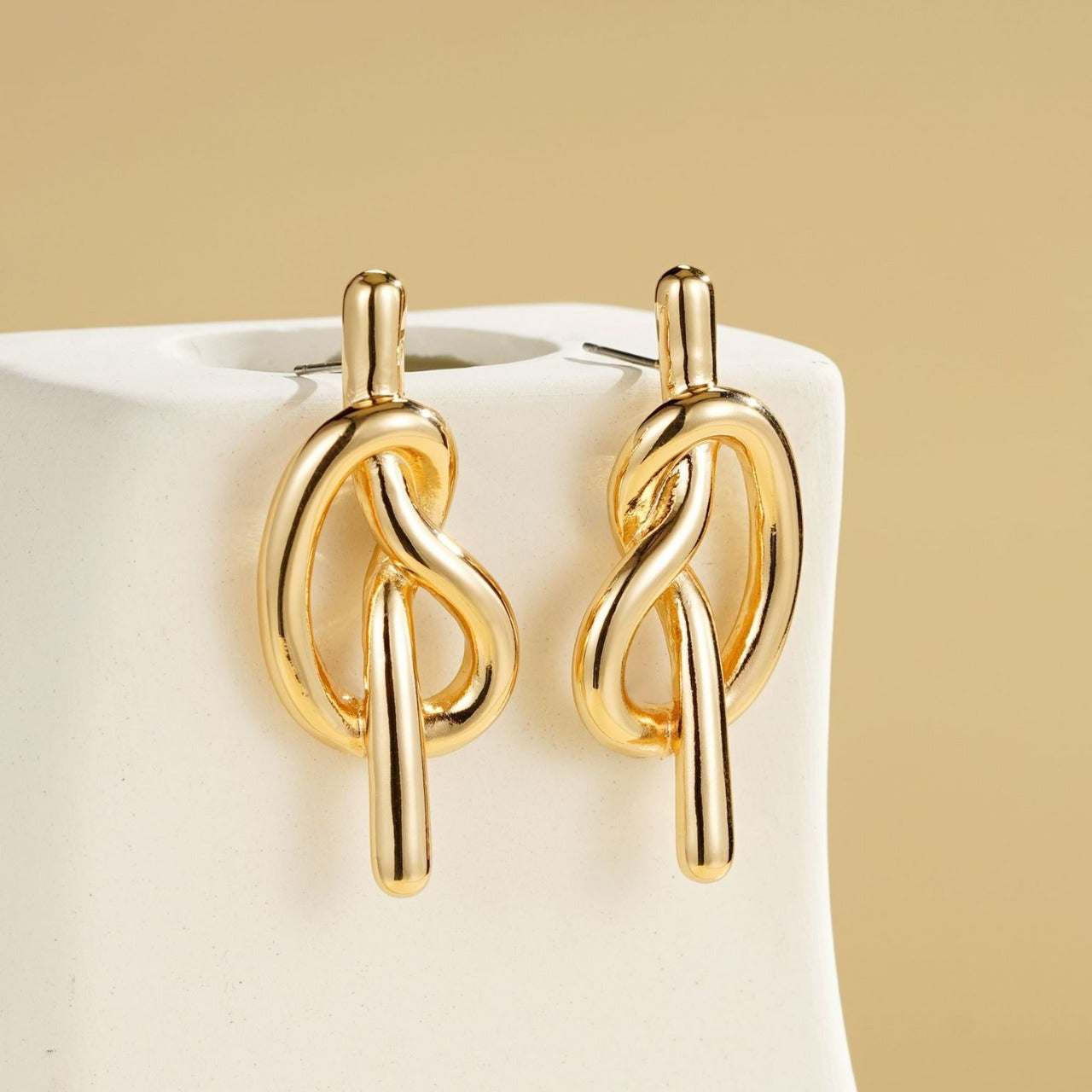 Brincos Nó Minimalistas