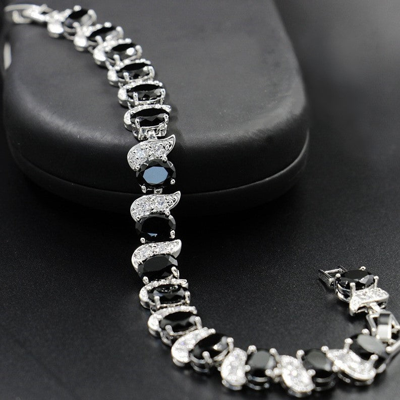 Pulseira Crescent Moon com Zircônia