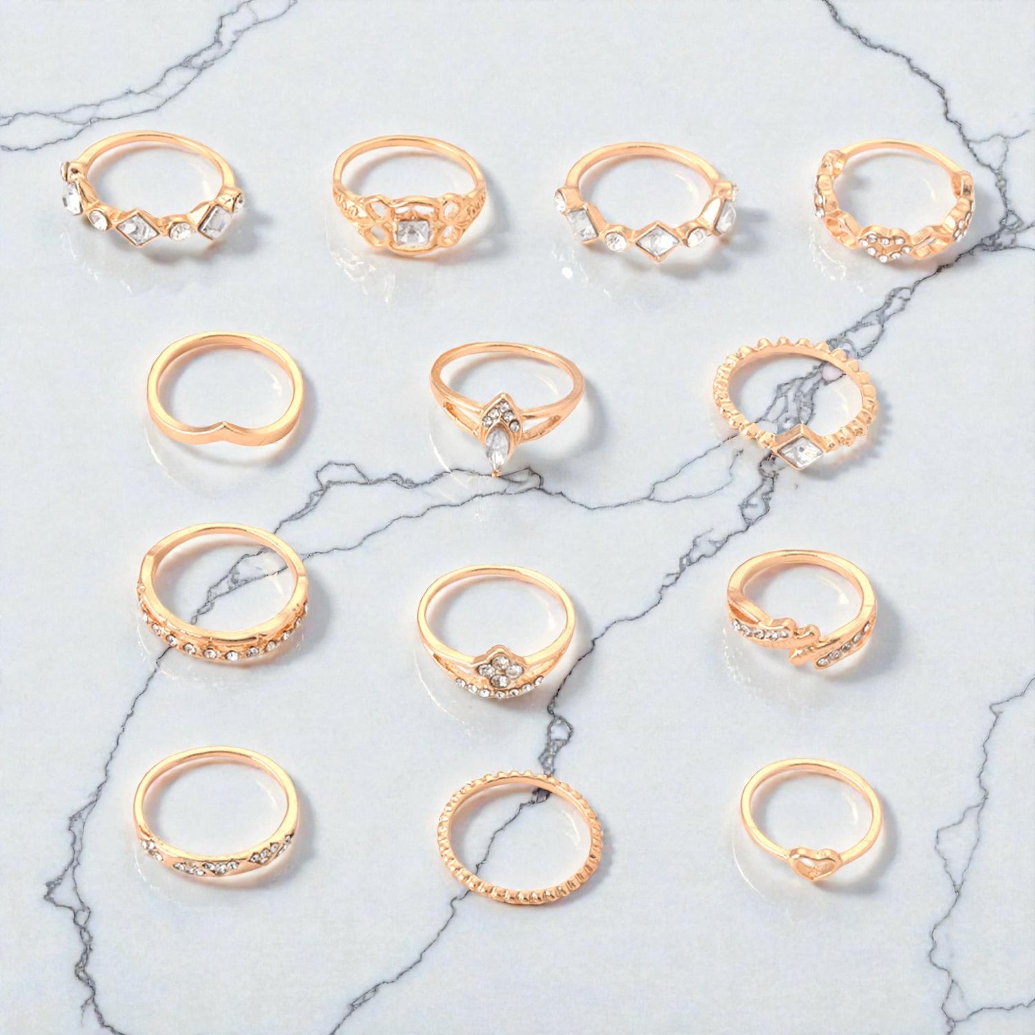 Conjunto Elegante de 13 Anéis Dourados