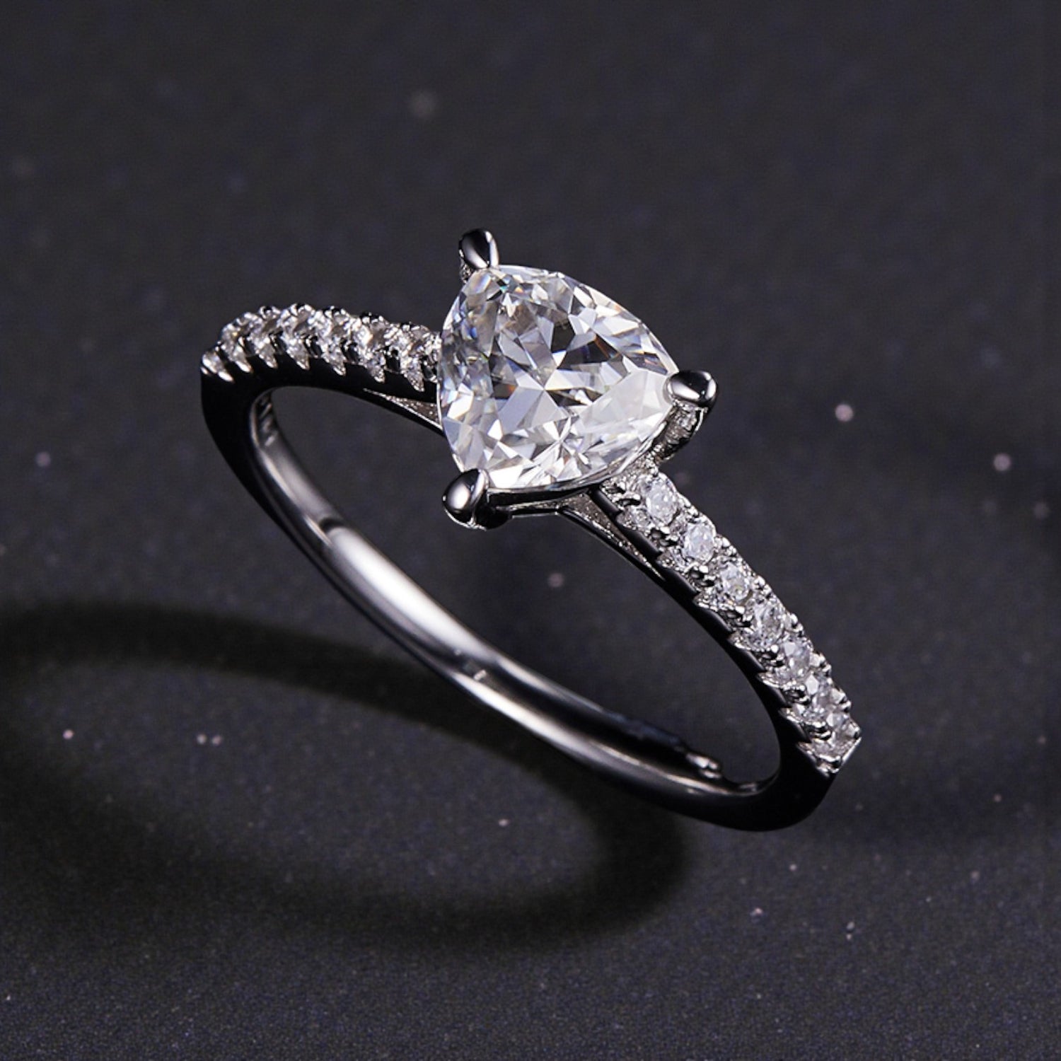 Anel em Prata 925 com Moissanite Triangular