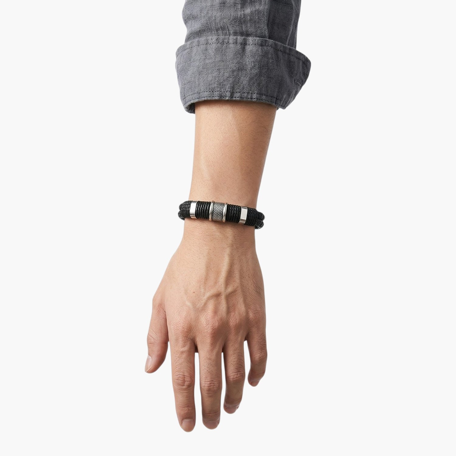 Pulseira de Couro Trançado com Fecho Magnético