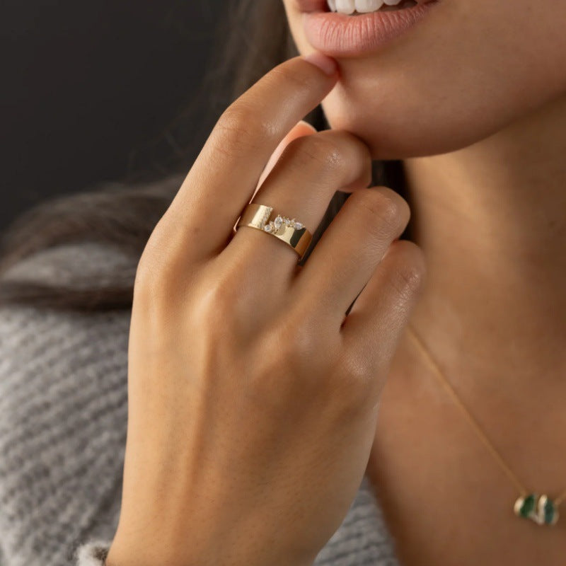 Anel Minimalista com Zircónia