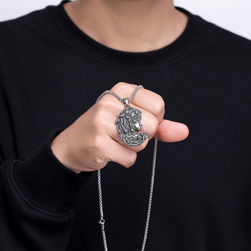 Colar Vintage com Pingente Medusa em Aço Inoxidável