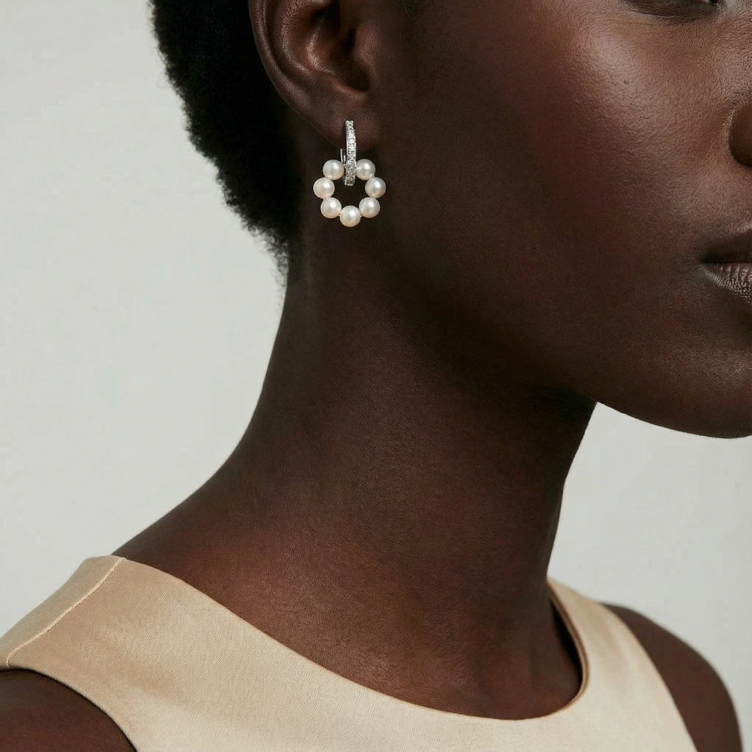 Argolas Huggie com Conjunto de Pérolas