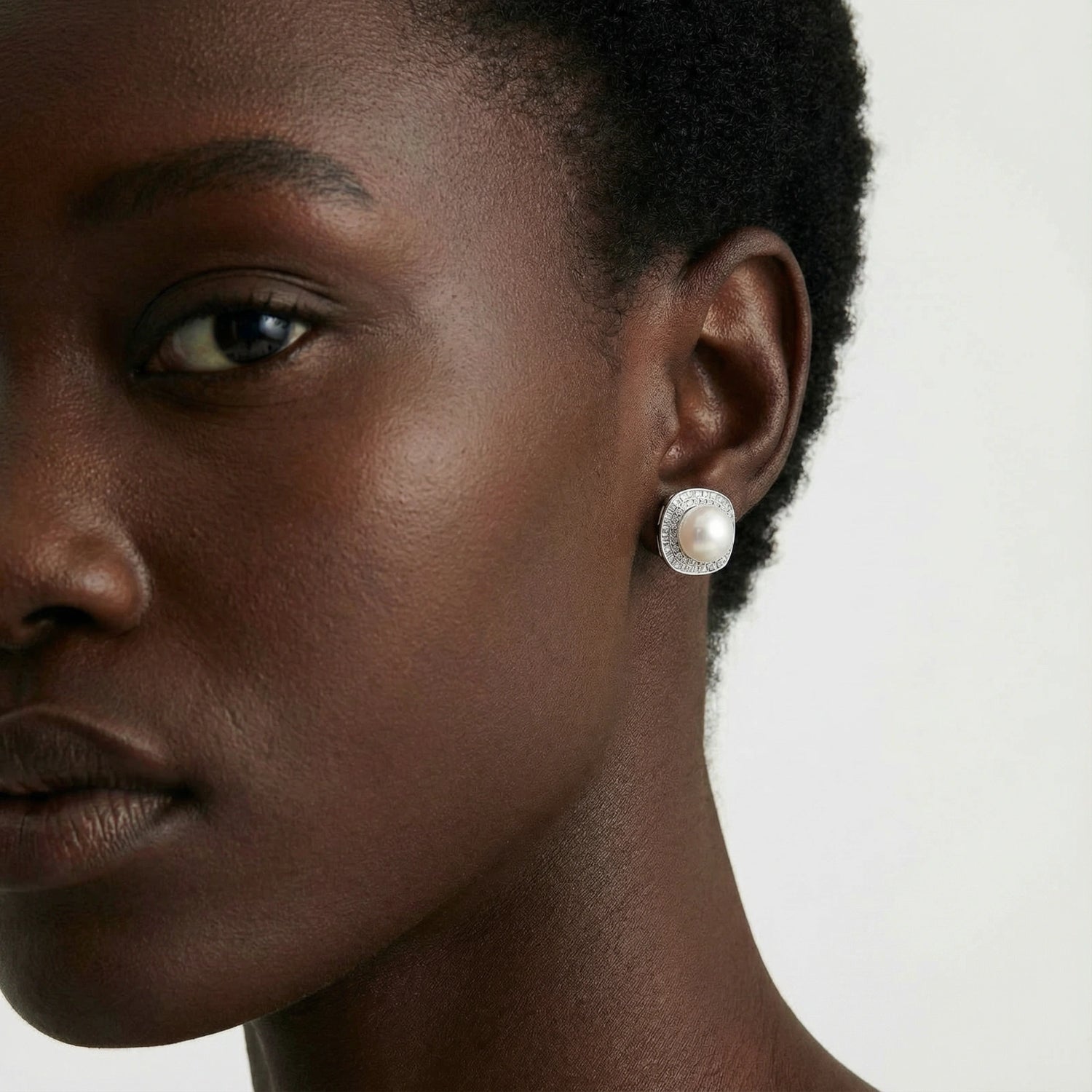 Brincos Halo com Pérola