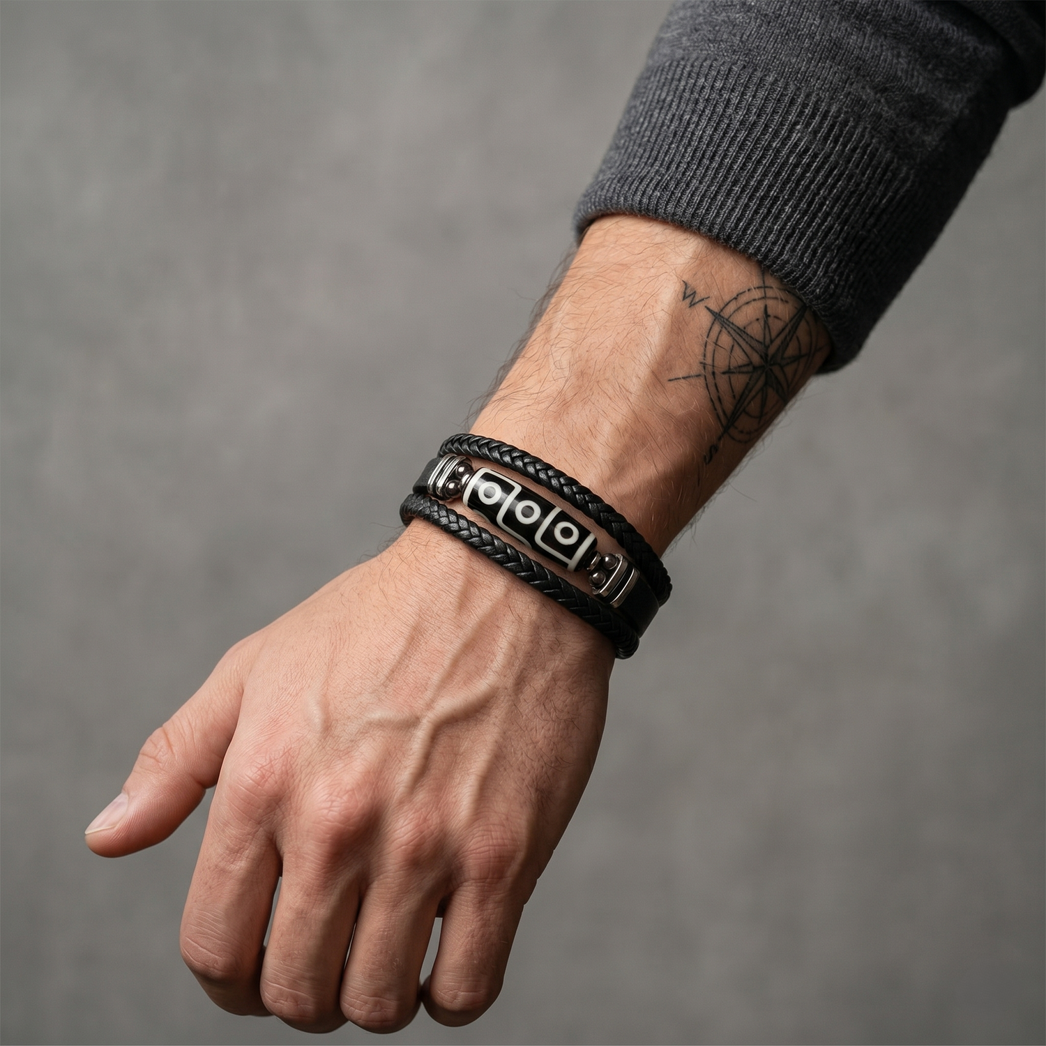 Pulseira de Couro Trançado e Aço Inoxidável