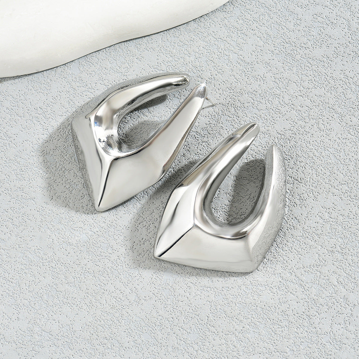 Brincos Minimalistas