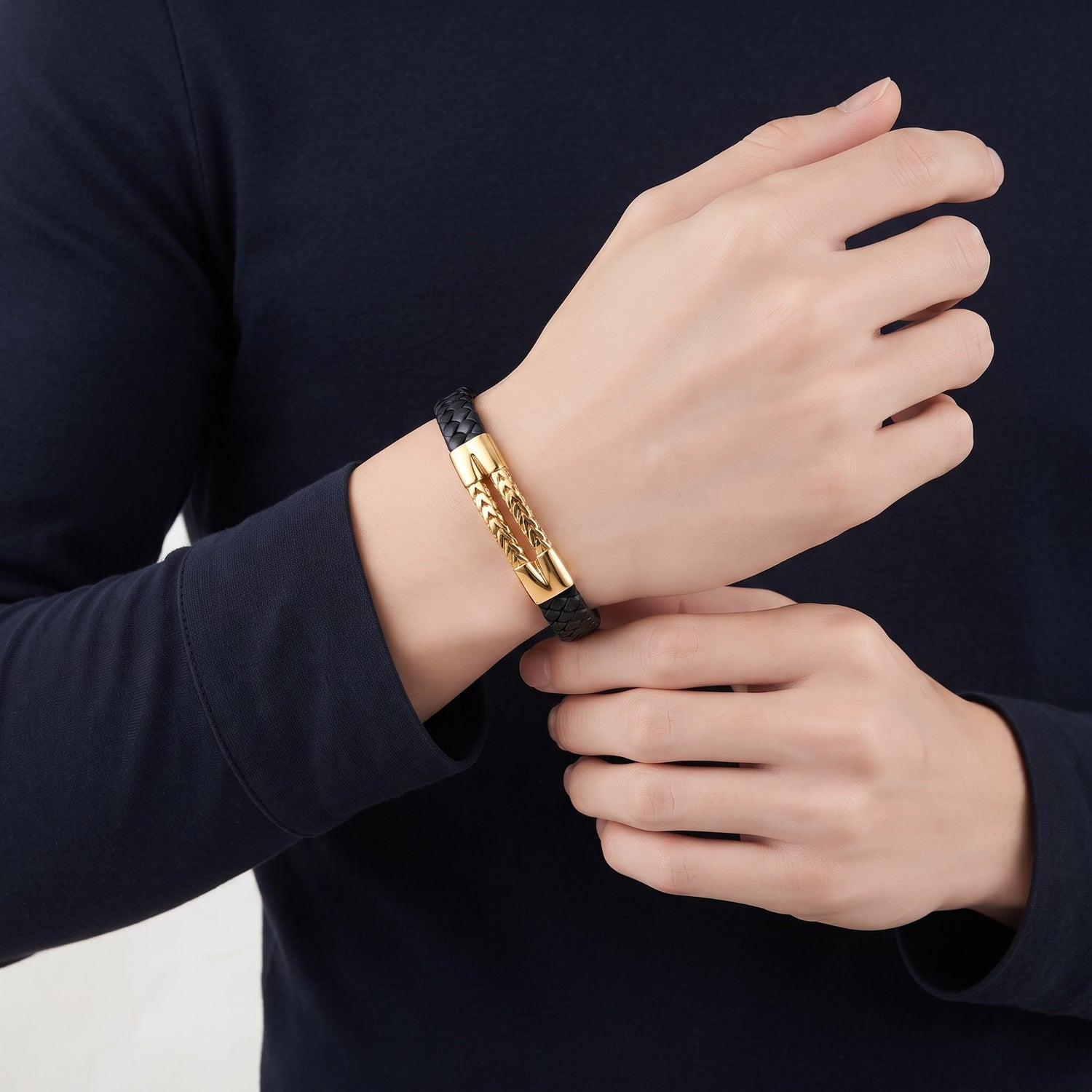 Pulseira em Couro Entrançado e Aço Inoxidável