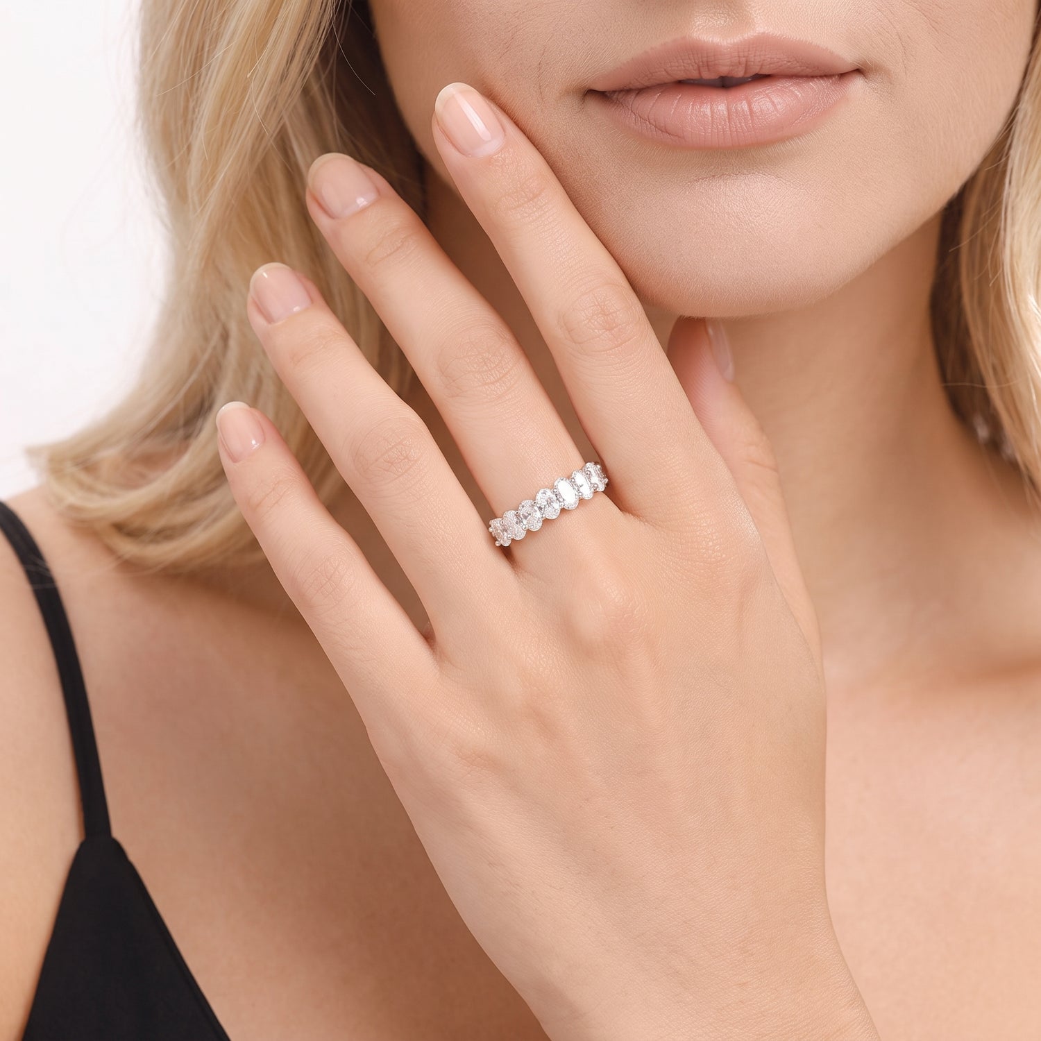 Anel Alliance em Prata de Lei 925 com Moissanite
