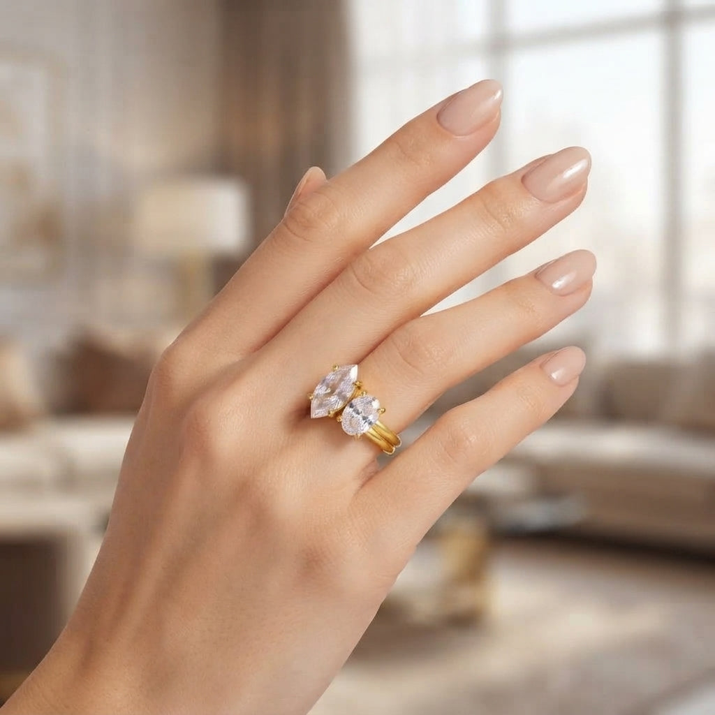 Anillo Contemporáneo de Acero Inoxidable con Circonitas