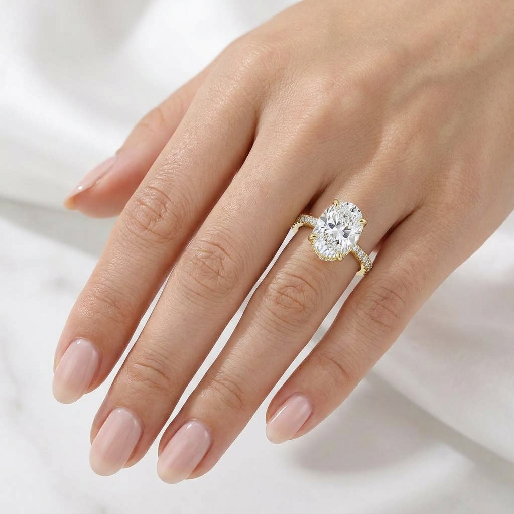 Anillo de plata de ley 925 con circonita ovalada solitaria