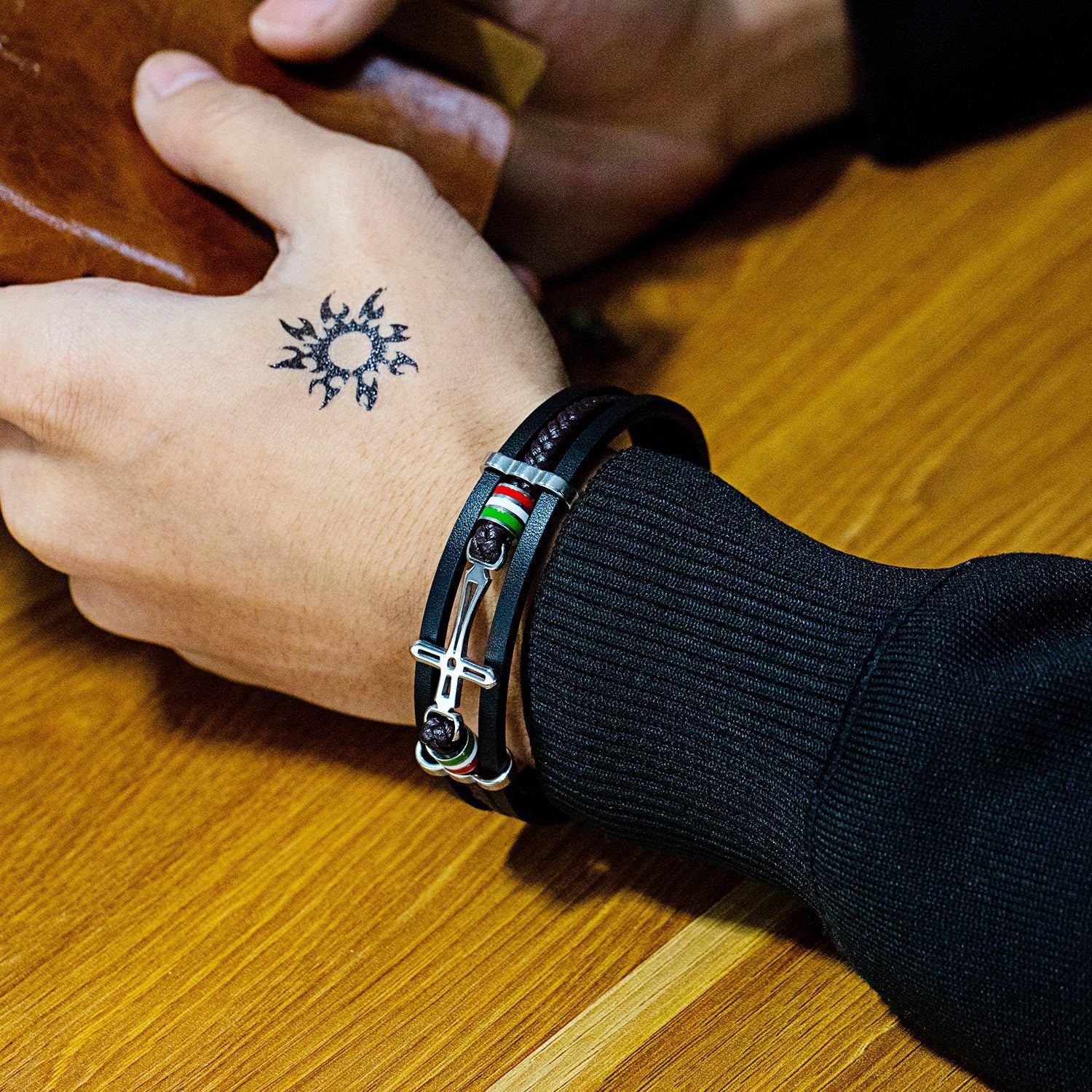 Pulseira de Couro e Aço Inoxidável