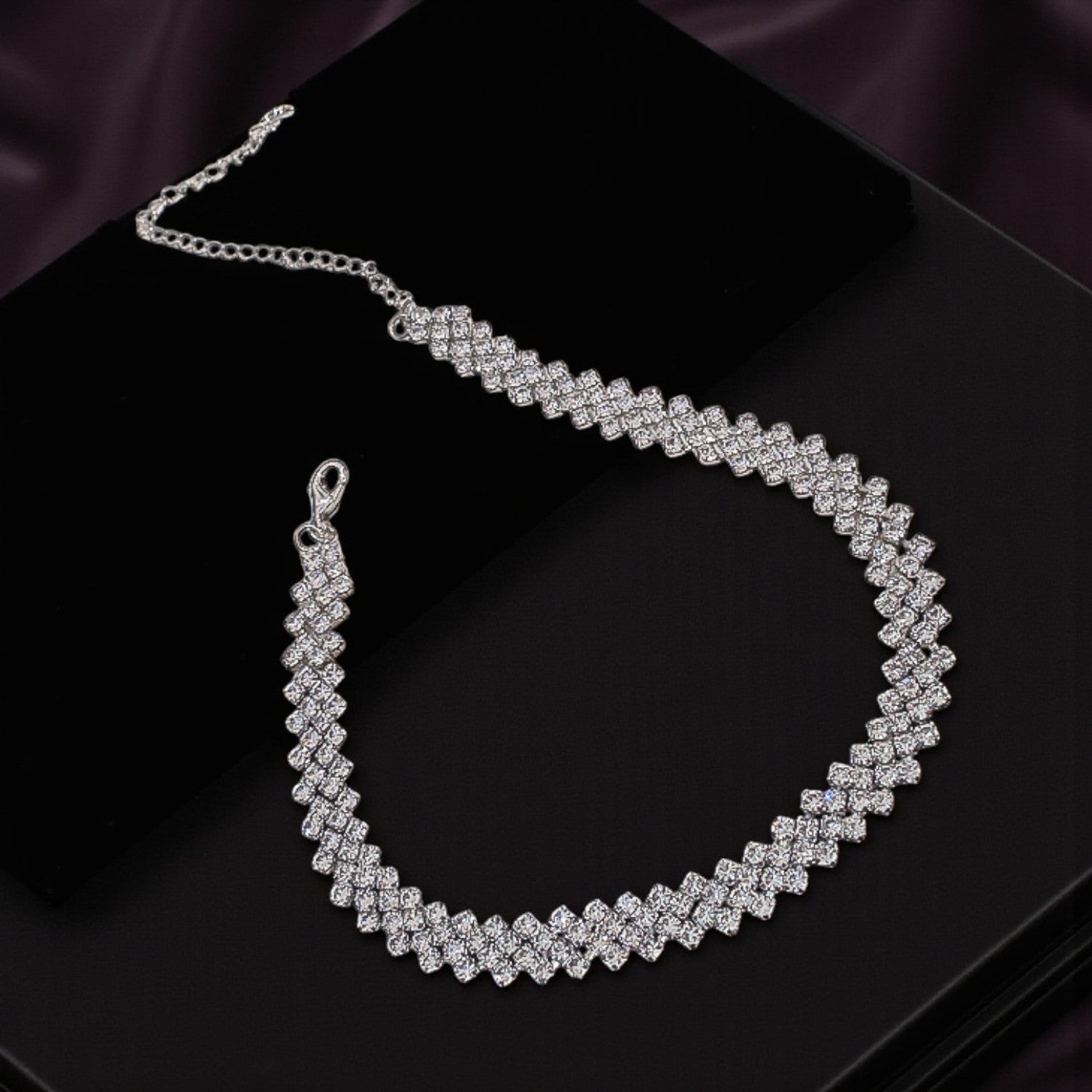 Colar Gargantilha com Zircónia