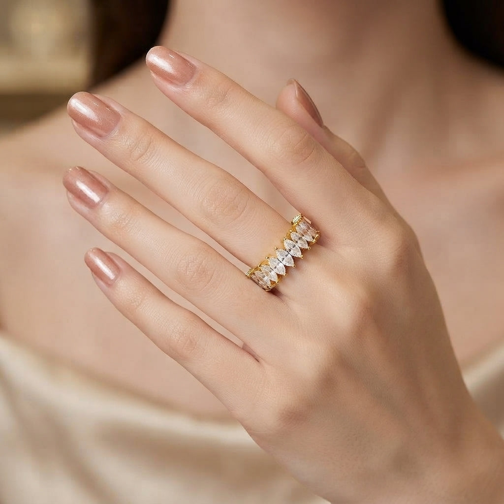 Anillo Eternity Dorado con Circonitas Marquesa