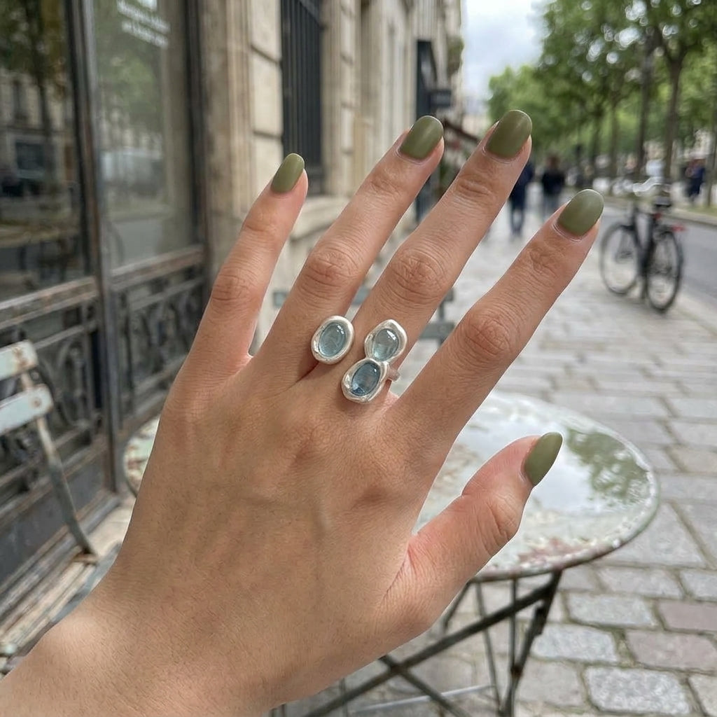 Anillo Ajustable con Piedras Ovaladas Azules