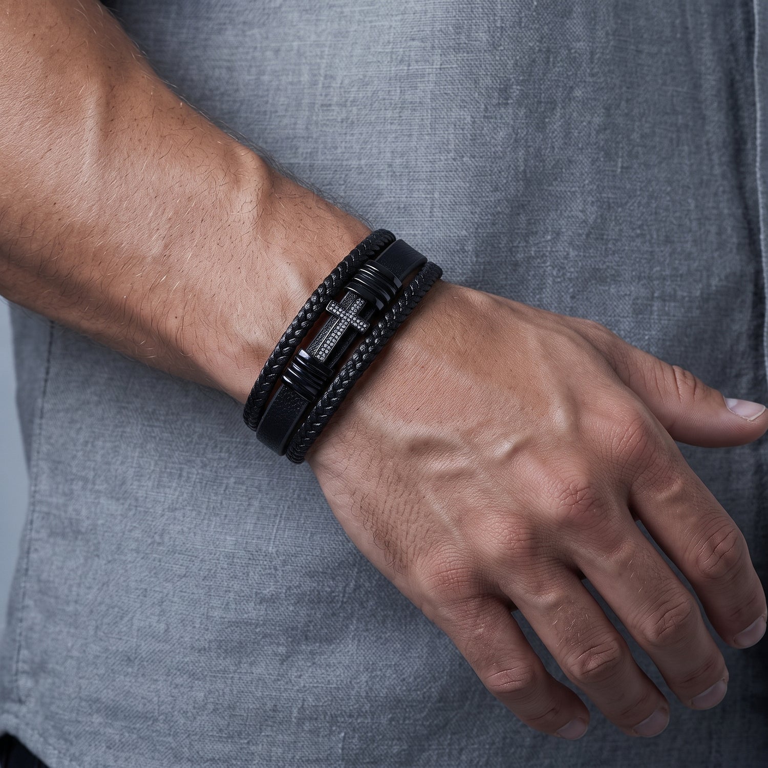 Pulseira Cruz em Couro e Aço Inoxidável