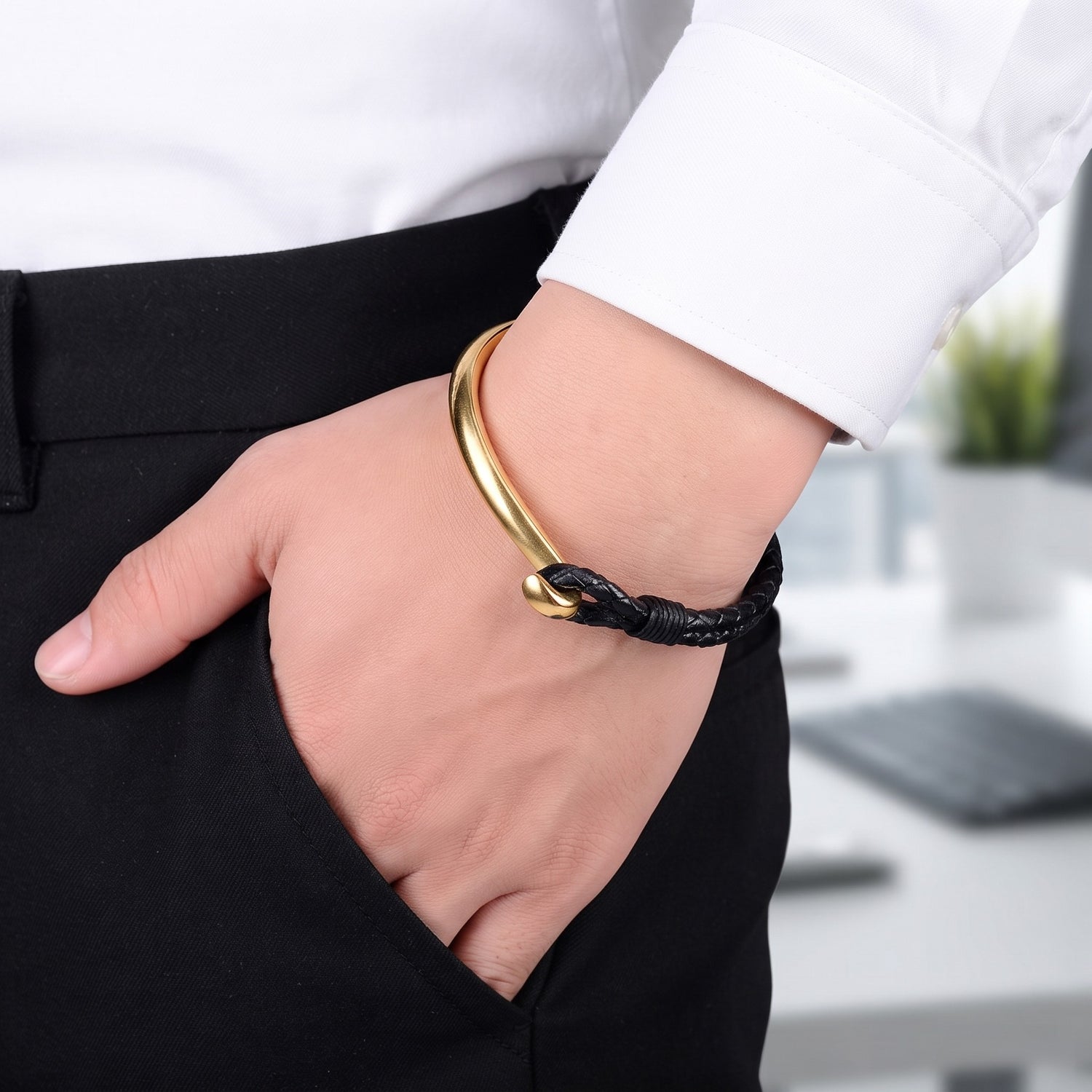 Pulseira Gancho em Couro e Aço Inoxidável 316L