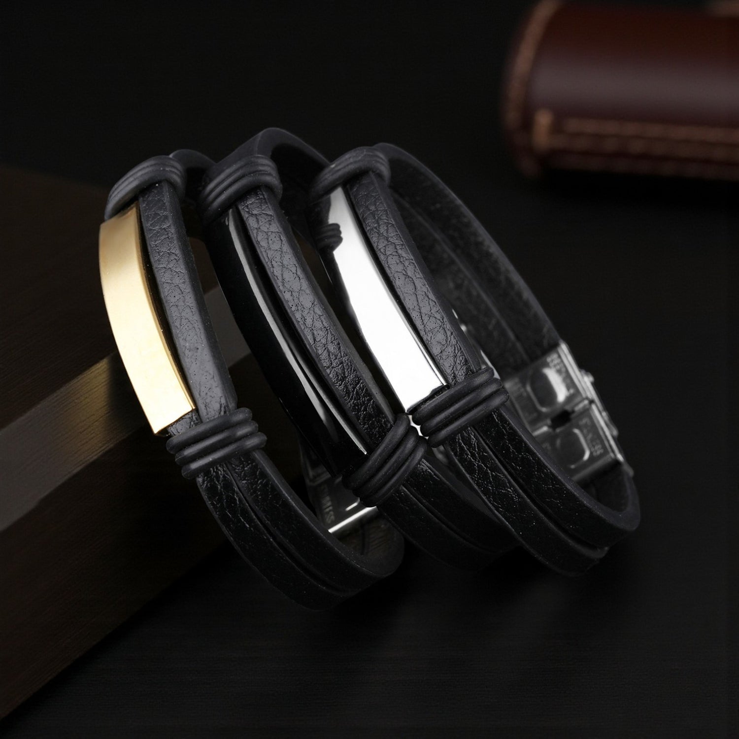 Pulseira de Couro e Aço Inoxidável