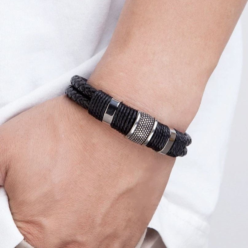 Pulseira de Couro e Aço Inoxidável