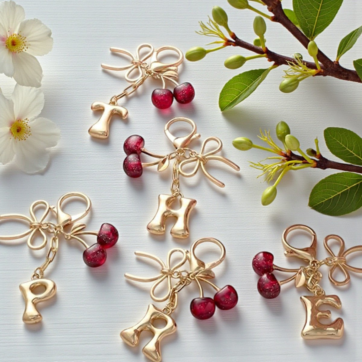 Porta-Chaves Letra A–Z com Laço e Cereja