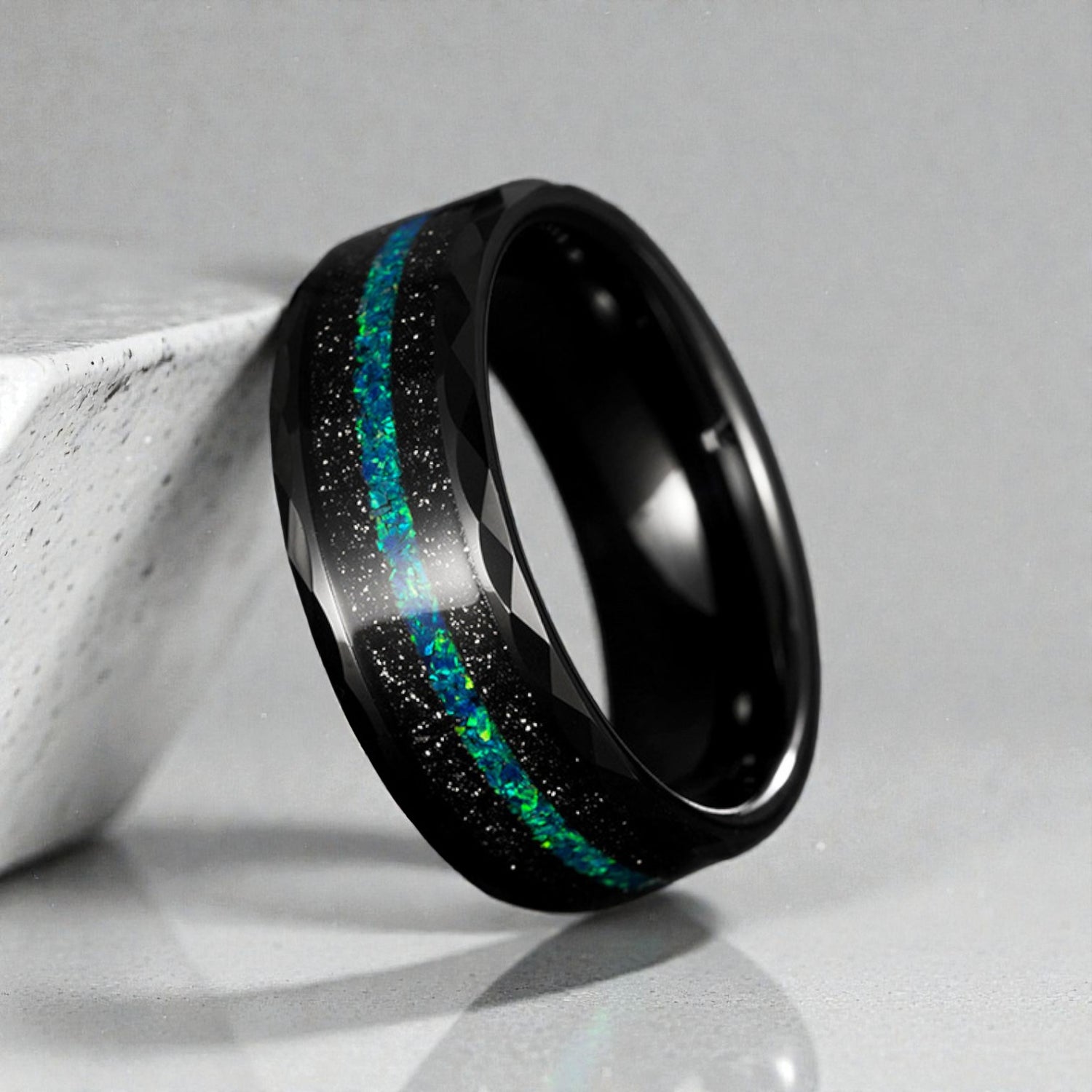 Anel de Tungsténio com Incrustação de Opala Azul