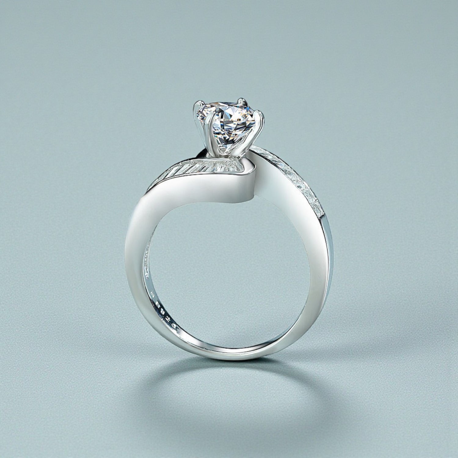 Anel Glamour Linear em Prata 925 com Zircónia