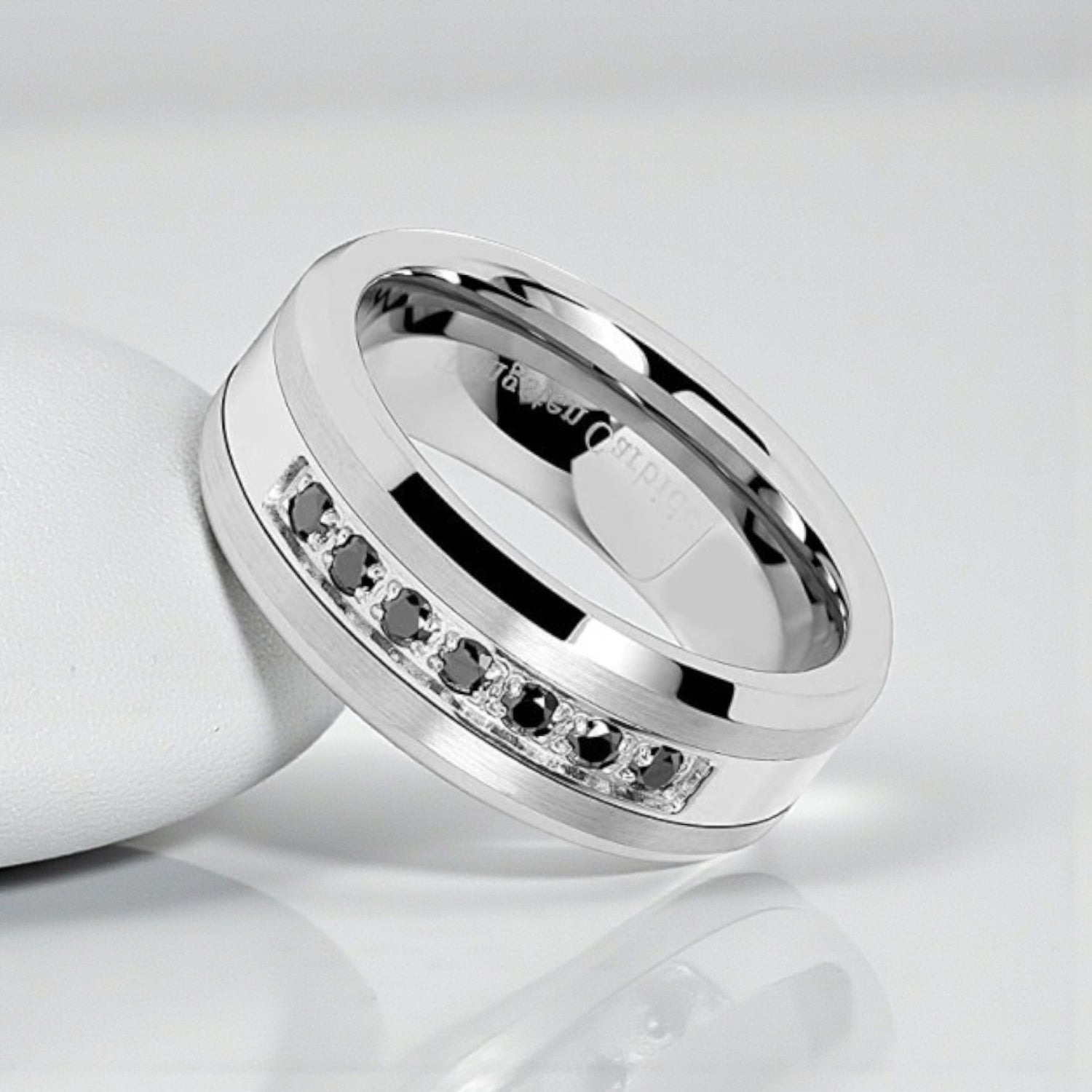 Anel em Aço de Tungsténio com Zircónias