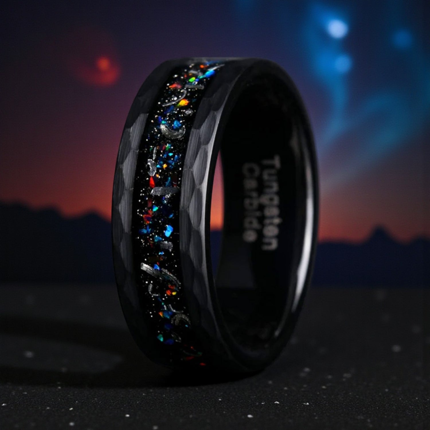 Anel de Tungsténio com Opala Iridescente