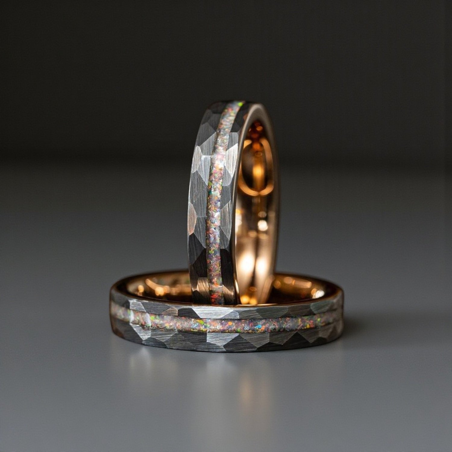 Anel de Tungsténio com Incrustação de Opala Íris