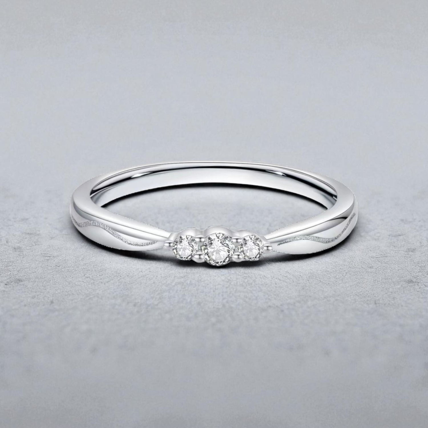 Anel Minimalista com Zircónia