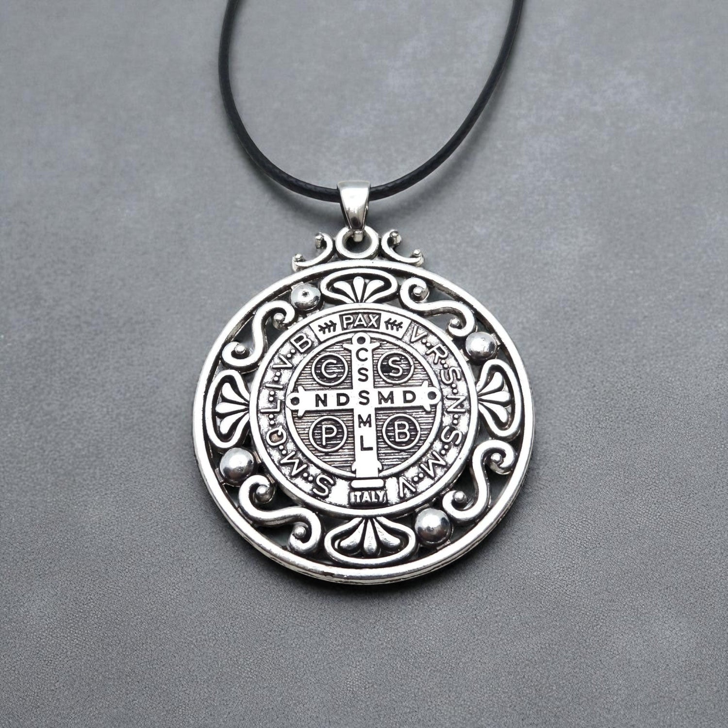 Colar Retrô de São Bento