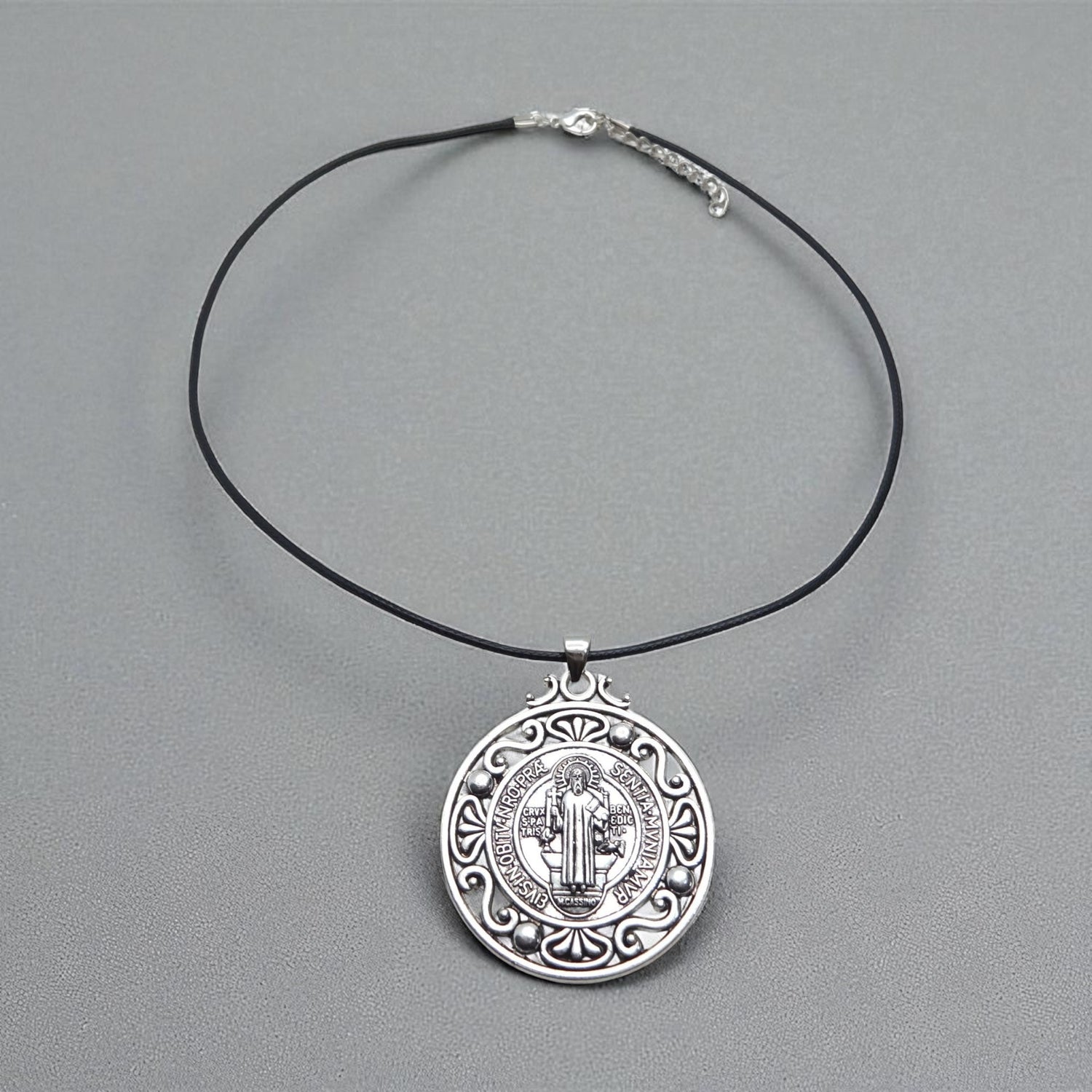 Colar Retrô de São Bento