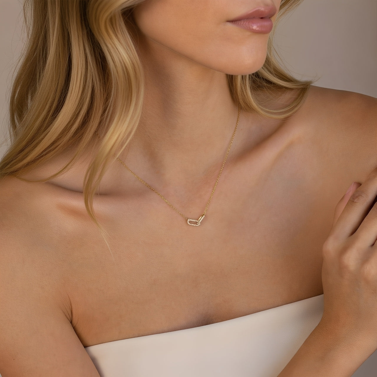 Colar Minimalista com Zircónias