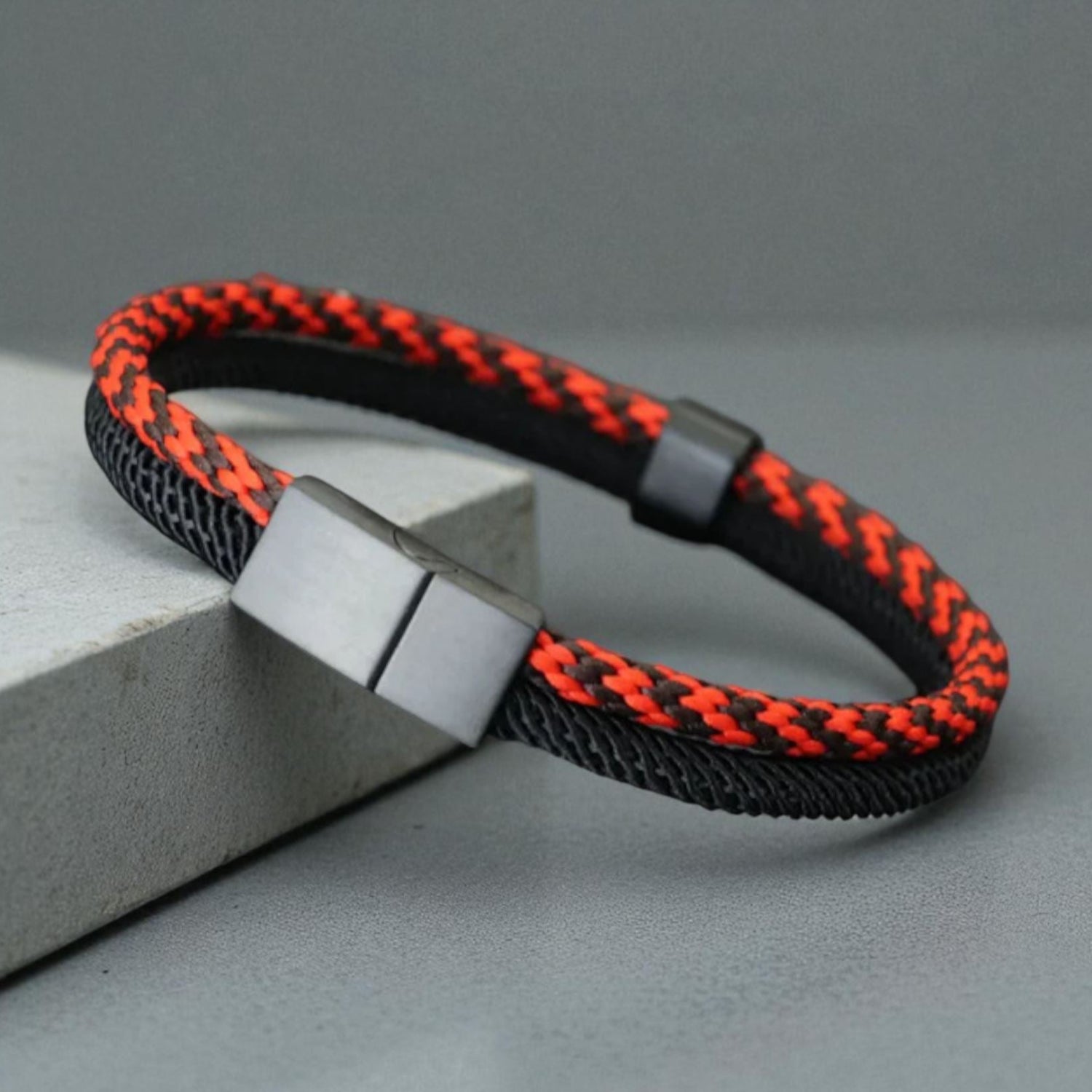 Pulseira Trançada com Fecho em Aço Inoxidável